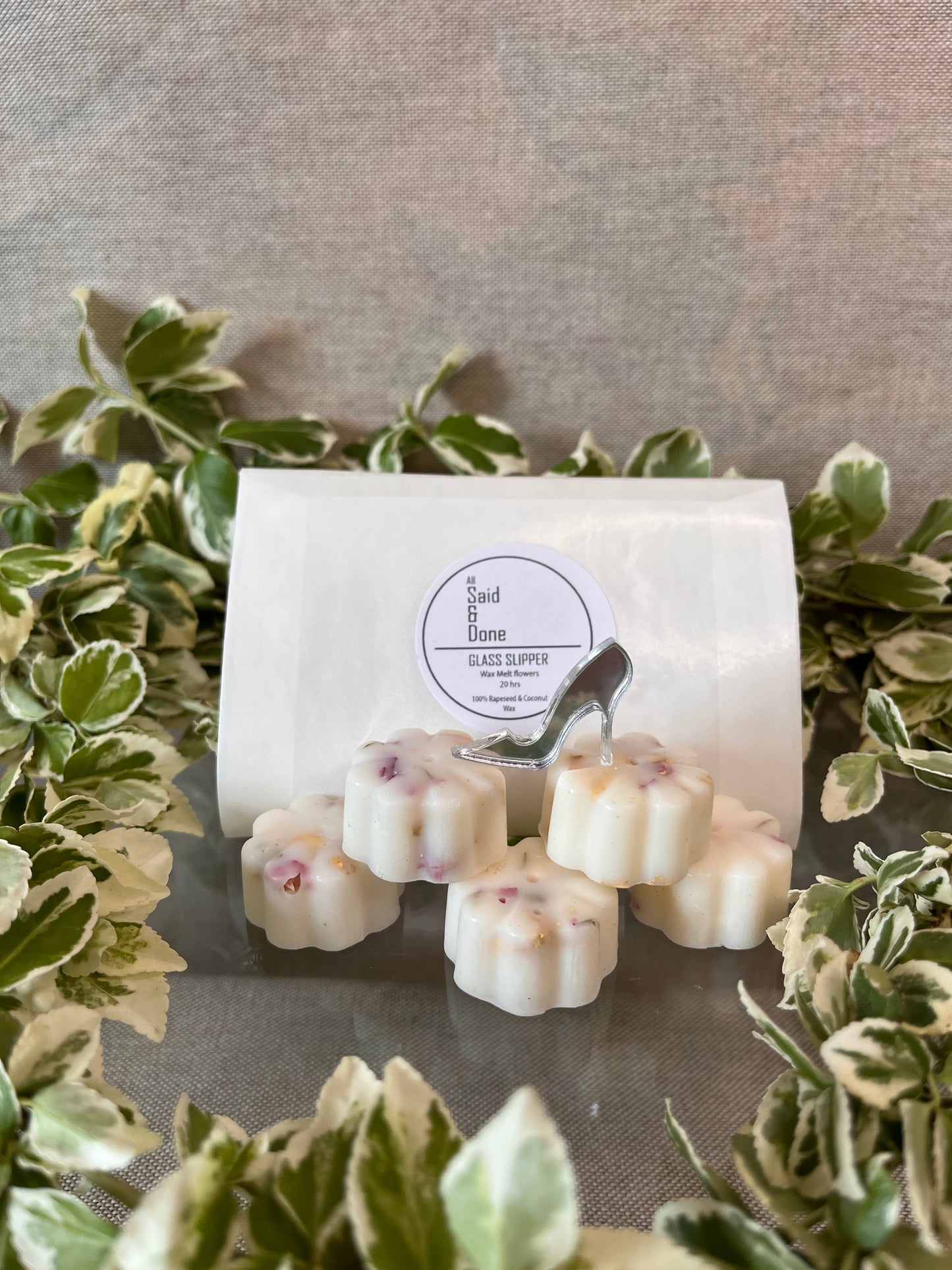 ROSE, PATCHOULI, BERGAMOT AND APPLE WAX MELTS - GLASS SLIPPER 6 per pack