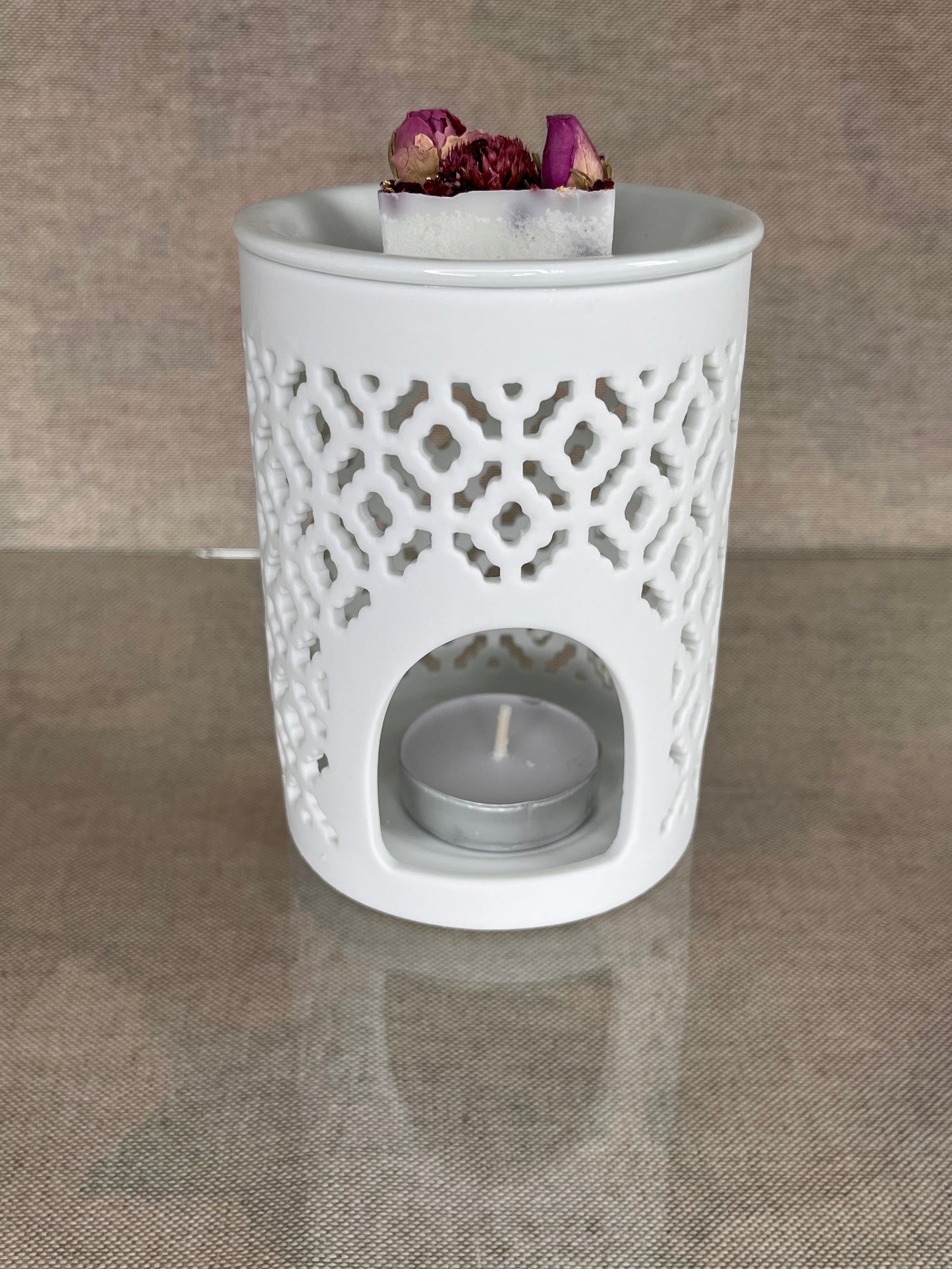 WHITE CERAMIC TEA-LIGHT WAX BURNER