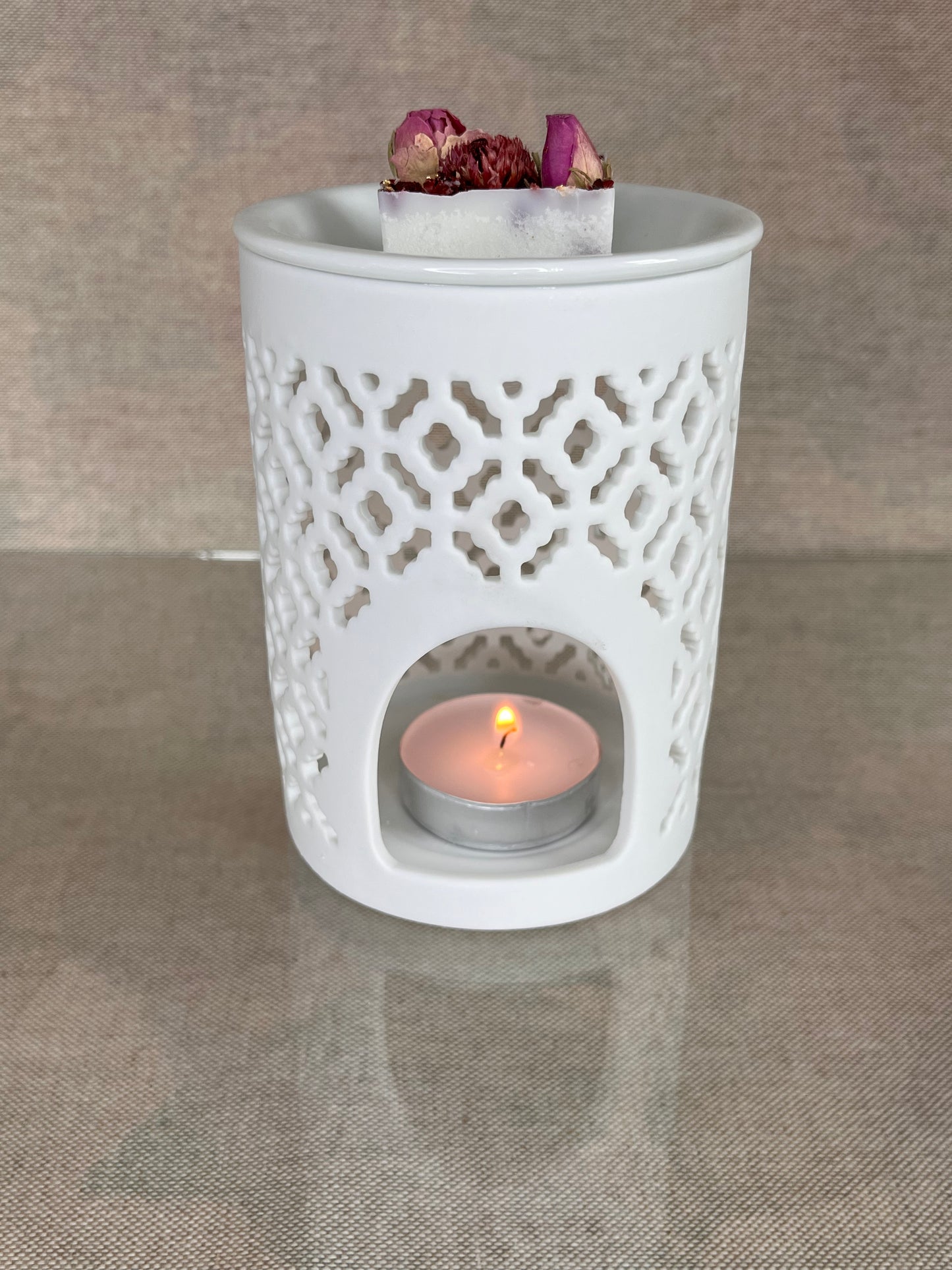 WHITE CERAMIC TEA-LIGHT WAX BURNER